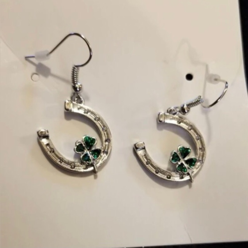 🍀 Lucky Horseshoe Earrings NWT - Picture 4 of 9